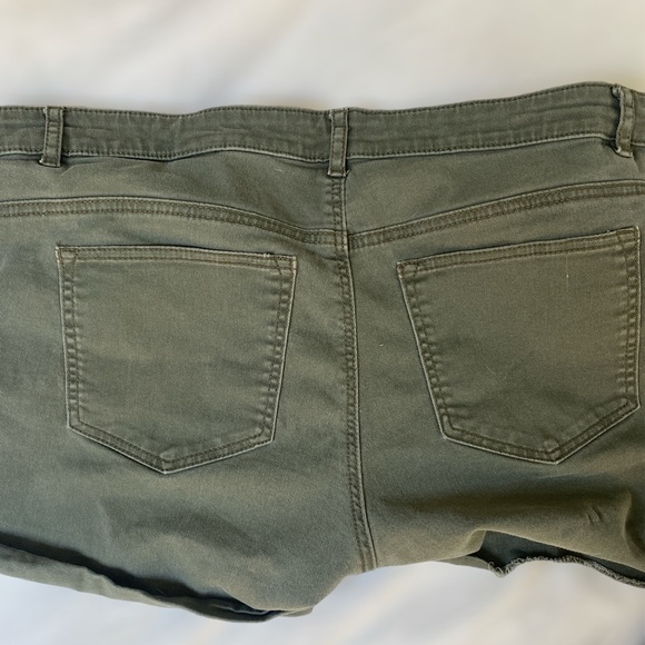 Lot of Shorts •Silver•H&M•AE 🩳 - Picture 6 of 10